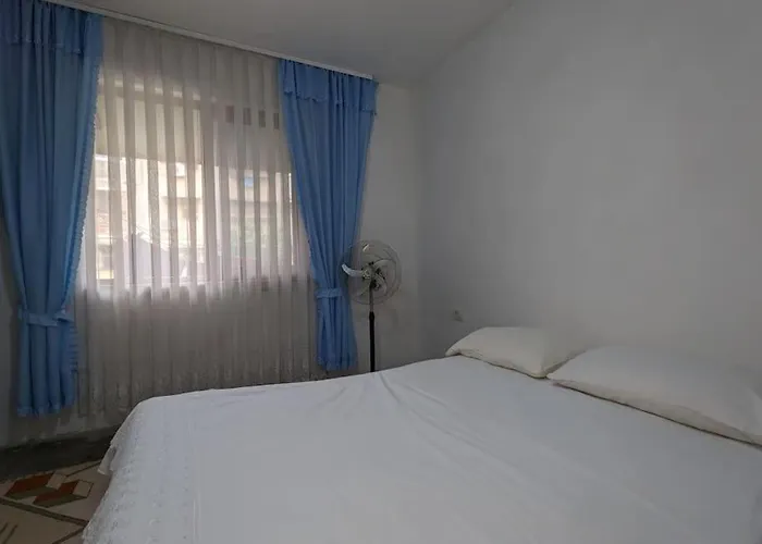 بيت ضيافة Communist Style